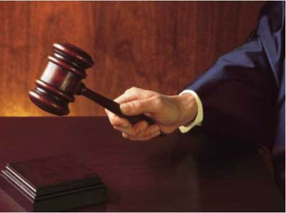 Δικαστικοί και Εισαγγελείς καρφώνουν πολιτικούς για την «ατιμωρησία» τους