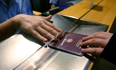 Γερμανός βουλευτής καλεί την Ελλάδα να εγκαταλείψει τη ζώνη Σένγκεν