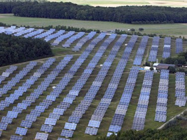 Την κατασκευή του «μεγαλύτερου φωτοβολταϊκού πάρκου στον κόσμο» ανακοίνωσε ο Παπανδρέου