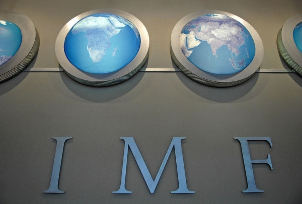 «Η Ελλάδα θα συνεχίσει την περικοπή δαπανών στο δημόσιο» σύμφωνα με το ΔΝΤ