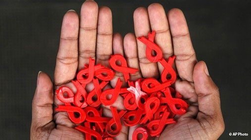 AIDS: Το κρυφό παρασκήνιο, Του Πέτρου Αργυρίου