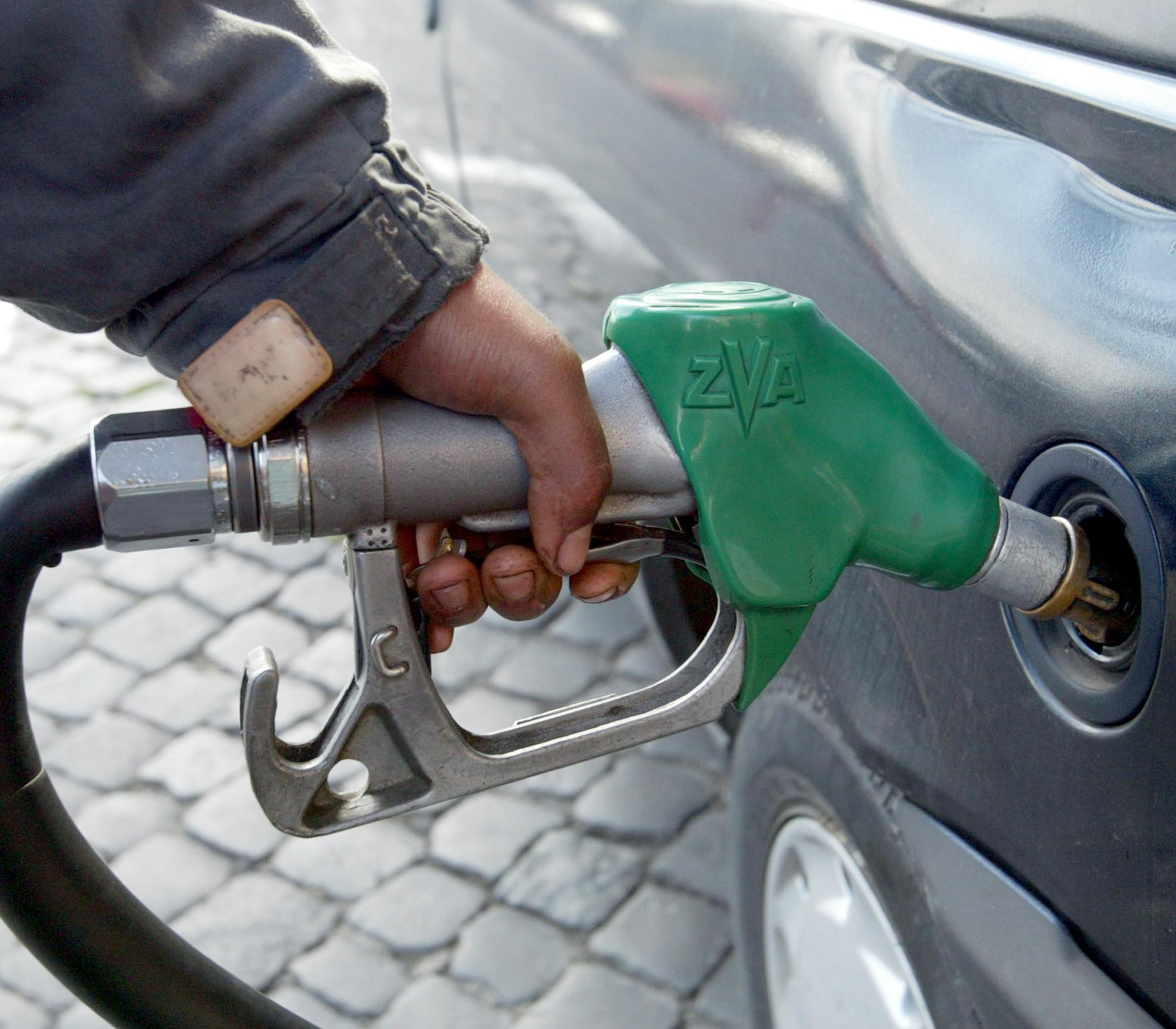 ΕΛΚΕΚΑ: Ακριβότερη κατά 48,5% η βενζίνη σε ένα χρόνο