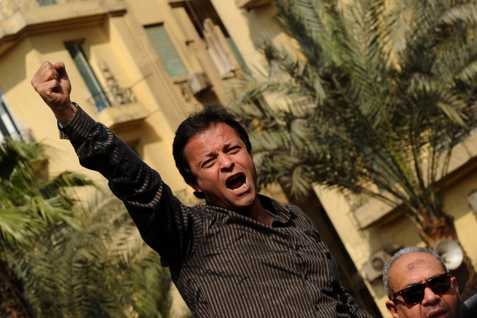 Απορρίπτουν τον ελιγμό Μουμπάρακ οι διαδηλωτές και η αντιπολίτευση