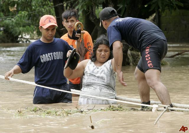 Πάνω από 2 εκατ. άστεγοι στις Φιλιππίνες από τις πλημμύρες και τις κατολισθήσεις