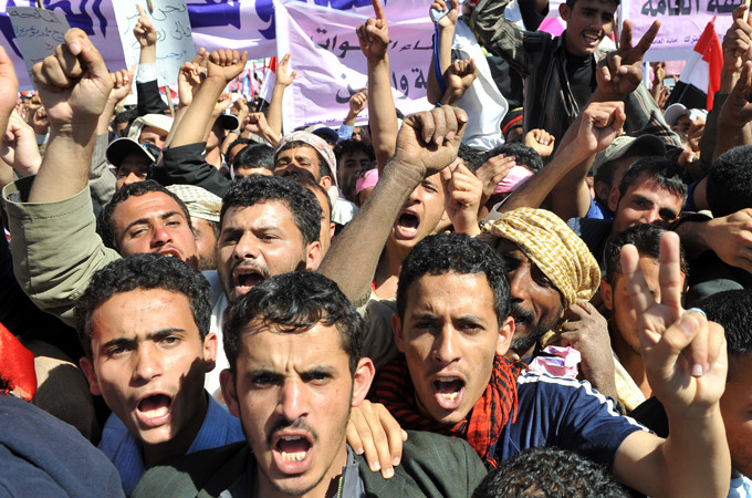 Χιλιάδες βγήκαν στους δρόμους για την «Ημέρα Οργής» στην Υεμένη