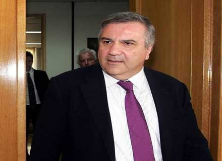 Επανέλεγχο συμβάσεων που δεν έχουν υπογραφεί ανακοίνωσε ο Καστανίδης