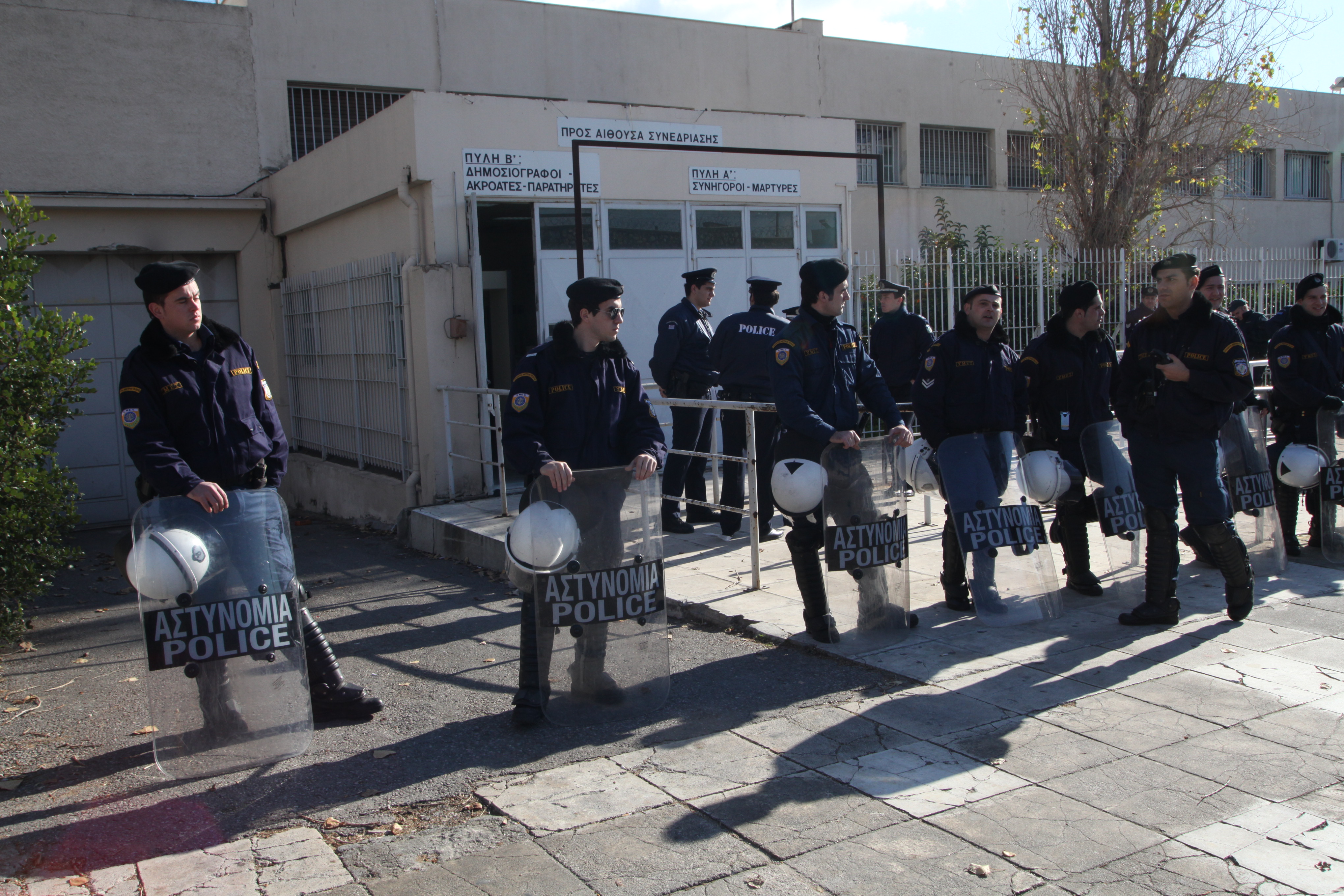 Διακόπηκε για τη Δευτέρα η δίκη της «Συνωμοσίας Πυρήνων της Φωτιάς»