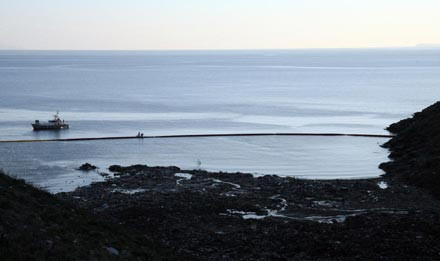 Άνδρος: Κατολίσθηση τόνων σκουπιδιών στη θάλασσα