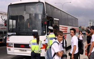 Διαμαρτυρία από τους ιδιοκτήτες τουριστικών λεωφορείων για τη μεταφορά μαθητών