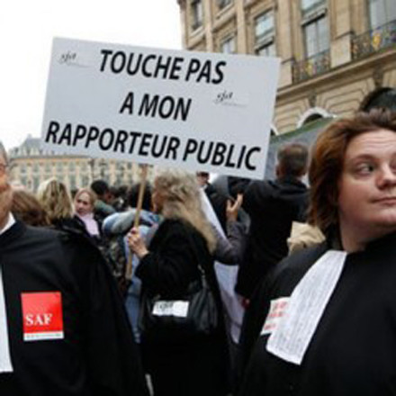 Στους δρόμους δικαστές και αστυνομικοί στη Γαλλία