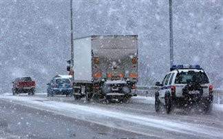 Προβλήματα και διακοπή κυκλοφορίας στην εθνική λόγω χιονόπτωσης