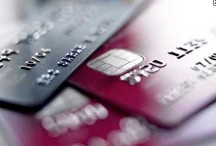 Κυρώσεις για τις τράπεζες που εκδίδουν πιστωτικές κάρτες άνευ αίτησης ζητά ο Συνήγορος του Καταναλωτή