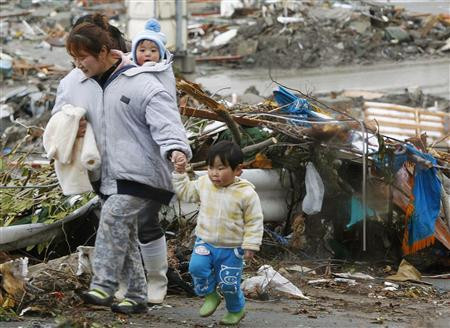 Αντιμέτωπη με τα ερείπια και τη ραδιενέργεια η Ιαπωνία