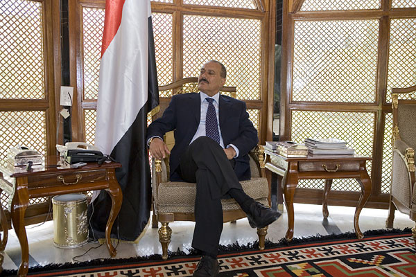 Ο πρόεδρος Σάλεχ διέλυσε την κυβέρνηση της Υεμένης ενώ συνεχίζονται οι παραιτήσεις