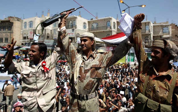 Υεμένη: Στο πλευρό του λαού οι στρατιωτικοί ενώ ο Σάλεχ απειλεί με εμφύλιο