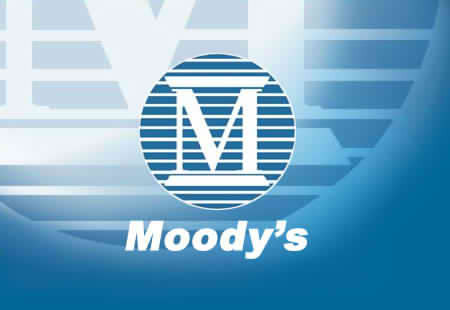 Υποβάθμιση 30 ισπανικών τραπεζών από τη Moody’s