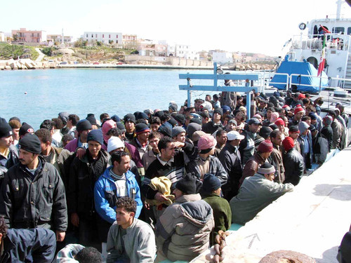 Εντάσεις προκαλεί το κύμα Βορειοαφρικανών μεταναστών στην Ιταλία