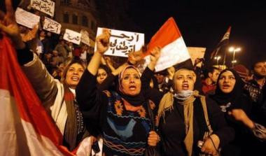 Καταγγελίες για «τεστ παρθενίας» σε διαδηλώτριες στην Αίγυπτο από το στρατό