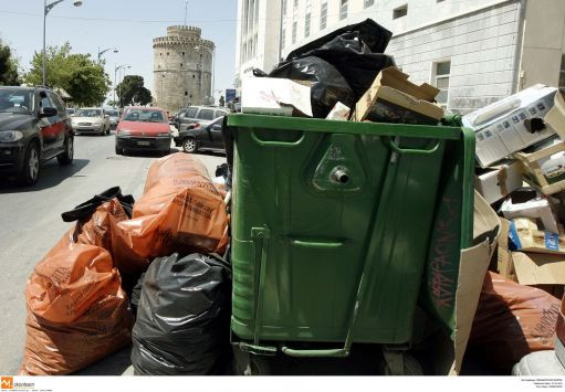 Εισαγγελική παρέμβαση για τα βουνά σκουπιδιών στη Θεσσαλονίκη