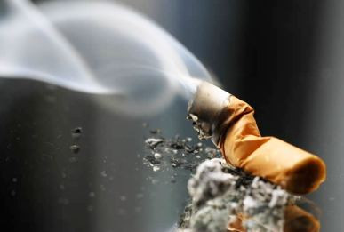Χιλιάδες οι καταγγελίες για το κάπνισμα, ελάχιστα τα πρόστιμα
