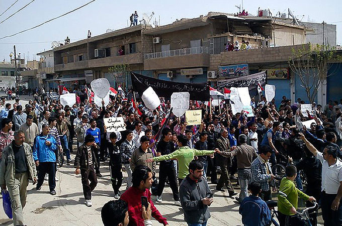 Τουλάχιστον εννέα νεκροί σε νέες αντικαθεστωτικές διαδηλώσεις στη Συρία