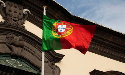 Υποβάθμισε την Πορτογαλία κατά τρεις βαθμίδες ο οίκος Fitch Ratings