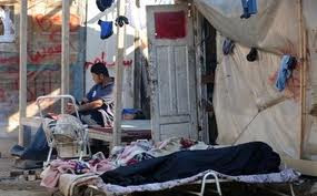 Ο δήμος Θήβας «καθαρίζει» τα Προσφυγικά από… πρόσφυγες και μετανάστες