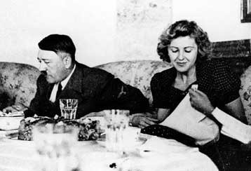 Η αυτοκτονία του Αδόλφου Χίτλερ και της Εύα Μπράουν