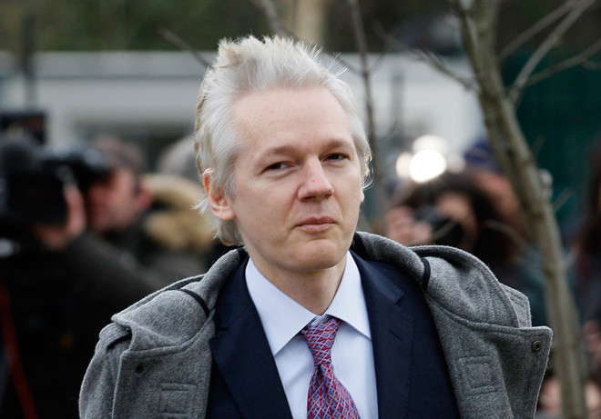 Julian Assange: «Ζούμε μια νέα εκδοχή του ’68»