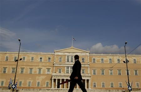 «Οι εκκλήσεις των Ελλήνων χάνονται στην αγορά και στα… σφηνάκια»