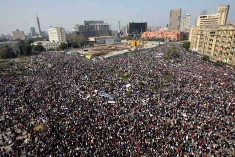 «Κοινωνική δικαιοσύνη» ζήτησαν χιλιάδες εργαζόμενοι στο Κάιρο
