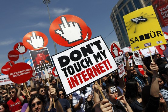 Τουρκία: Εξακόσιες χιλιάδες στους δρόμους κατά της λογοκρισίας στο διαδίκτυο