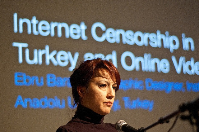Η Κομισιόν προειδοποιεί την Τουρκία για τη λογοκρισία στο διαδίκτυο