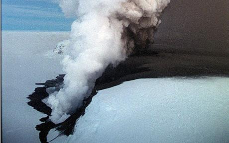 Έκρηξη ηφαιστείου στην Ισλανδία οδηγεί σε απαγόρευση πτήσεων