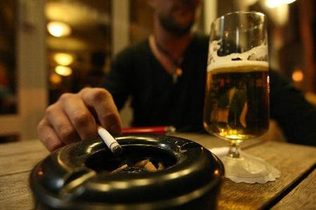 Μειώθηκε ο αριθμός των καπνιστών και η κατανάλωση τσιγάρων