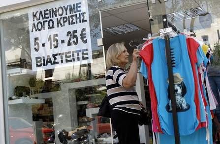 Κατακόρυφη πτώση για την καταναλωτική εμπιστοσύνη στην Ελλάδα