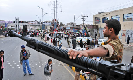 Οι ΗΠΑ αποσύρουν τους διπλωμάτες τους από την Υεμένη ενώ ο Σάλεχ συλλαμβάνει πολιτικούς