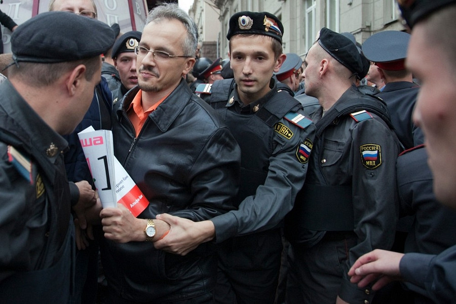 Συλλήψεις αντικαθεστωτικών διαδηλωτών σε Μόσχα και Αγία Πετρούπολη