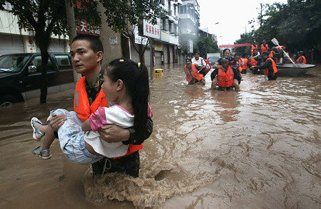 Φονικές πλημμύρες πλήττουν την Κίνα