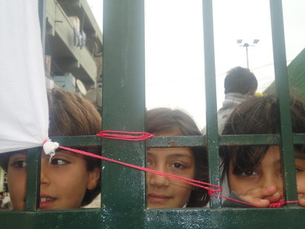 Λαύριο: Στο δρόμο στέλνει 130 πρόσφυγες το υπουργείο