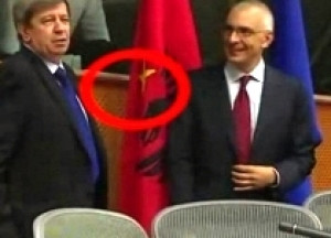 Το Ευρωκοινοβούλιο ζητά συγγνώμη από την Αλβανία για το επεισόδιο με τη σημαία