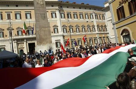 Πιθανή υποβάθμιση της Ιταλίας από τη Moody’s εγείρει κοινωνικές αντιδράσεις