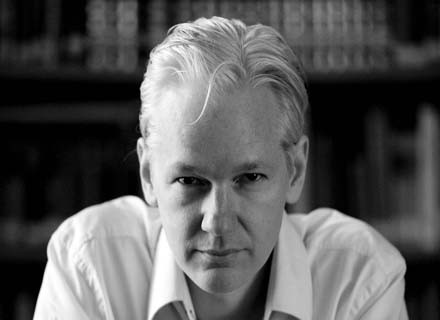 Γεύμα με τον Julian Assange