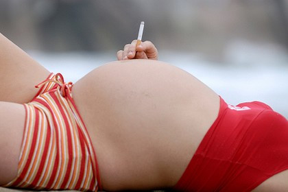 Οι έγκυες που καπνίζουν, μειώνουν την «καλή» χοληστερίνη των παιδιών τους