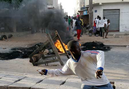 Σενεγάλη: Μαζικές διαδηλώσεις με 102 τραυματίες απέσυραν επίμαχο νομοσχέδιο