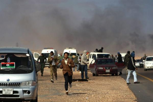Άγριες μάχες μεταξύ ανταρτών και δυνάμεων Καντάφι