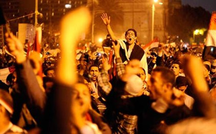 Βίαιες επιθέσεις κατά διαδηλωτών και στην πλατεία Ταχρίρ