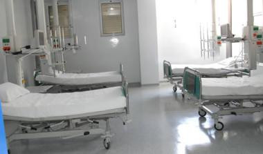 Καταργούνται 4.000 θέσεις νοσηλείας, συγχωνεύονται 330 κλινικές και τμήματα