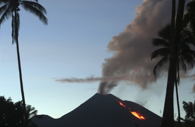 Ξύπνησε και πάλι το ηφαίστειο Σοπουτάν στην κεντρική Ινδονησία