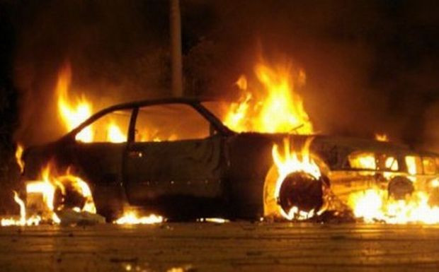 Εμπρηστική επίθεση σε 4 οχήματα του δήμου Ν. Σμύρνης